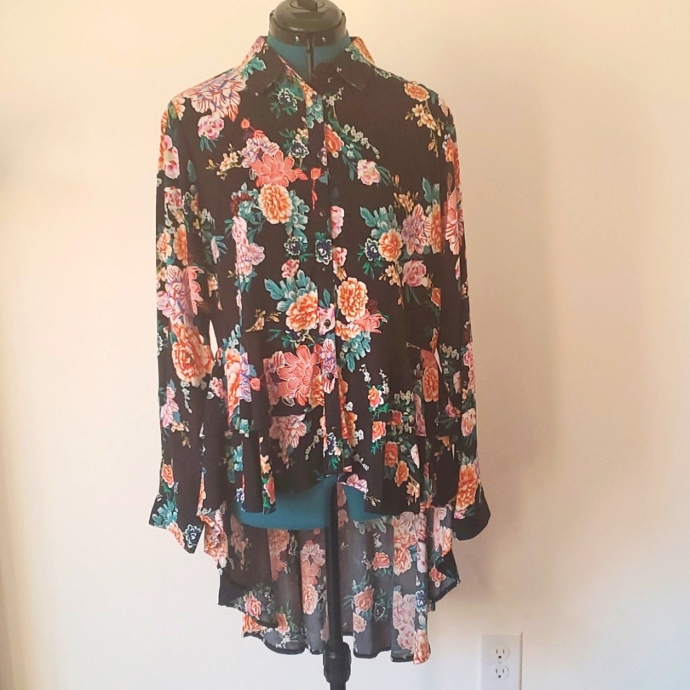 For the Republic, High Low Buttoned Floral Shirt